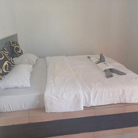 Black Sweet Homestay Dua Gili Air Exteriör bild
