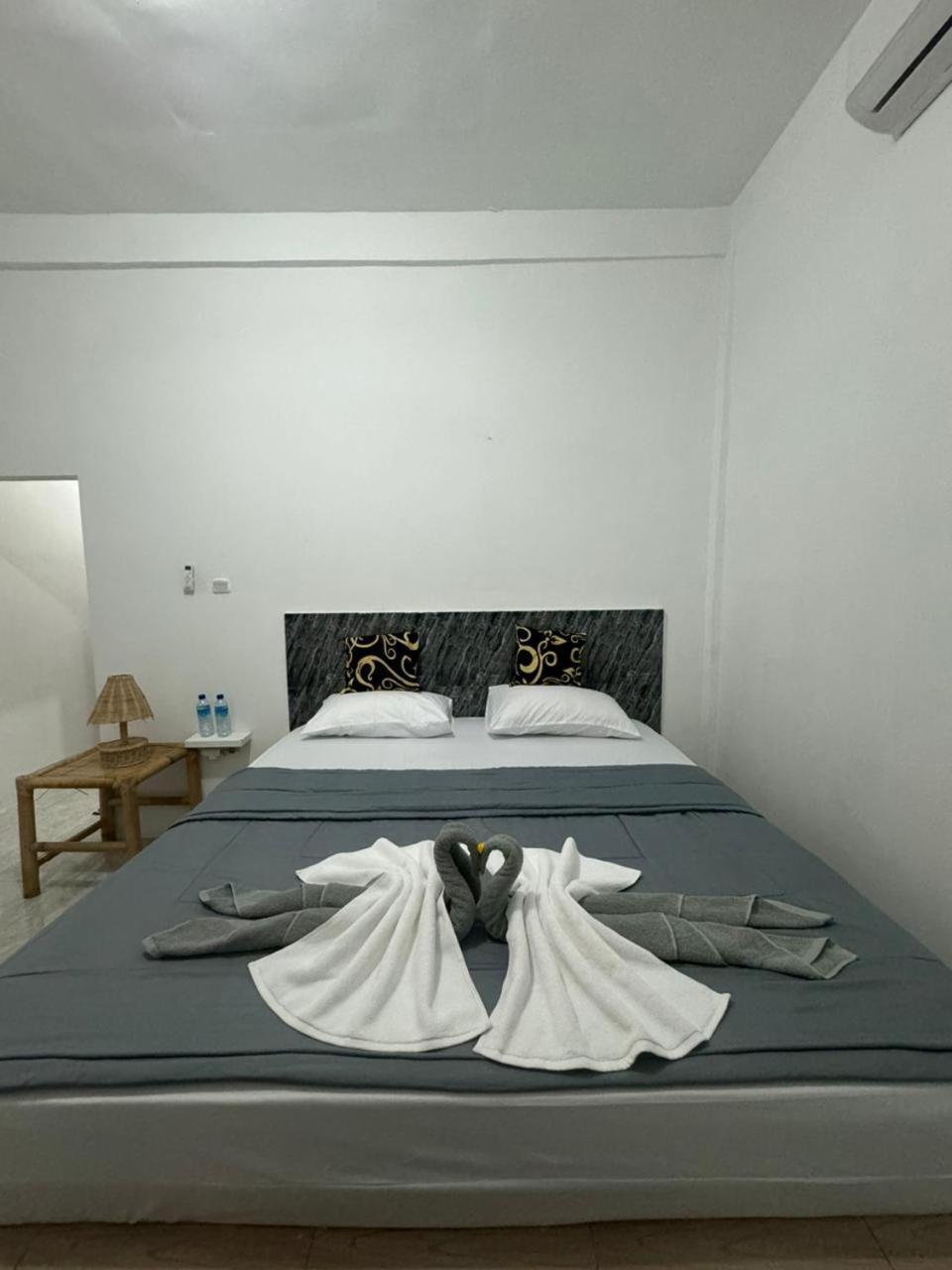 Black Sweet Homestay Dua Gili Air Exteriör bild