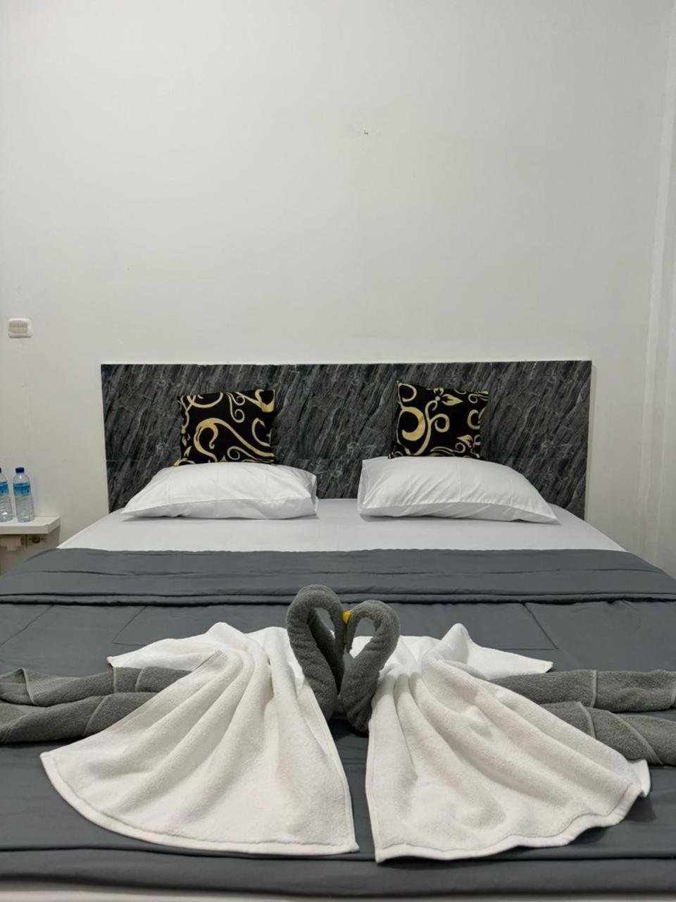 Black Sweet Homestay Dua Gili Air Exteriör bild