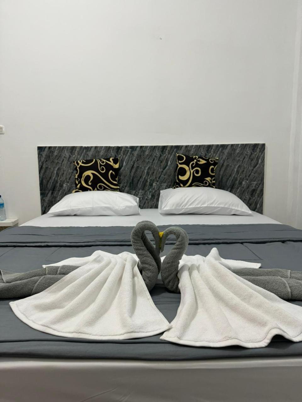 Black Sweet Homestay Dua Gili Air Exteriör bild