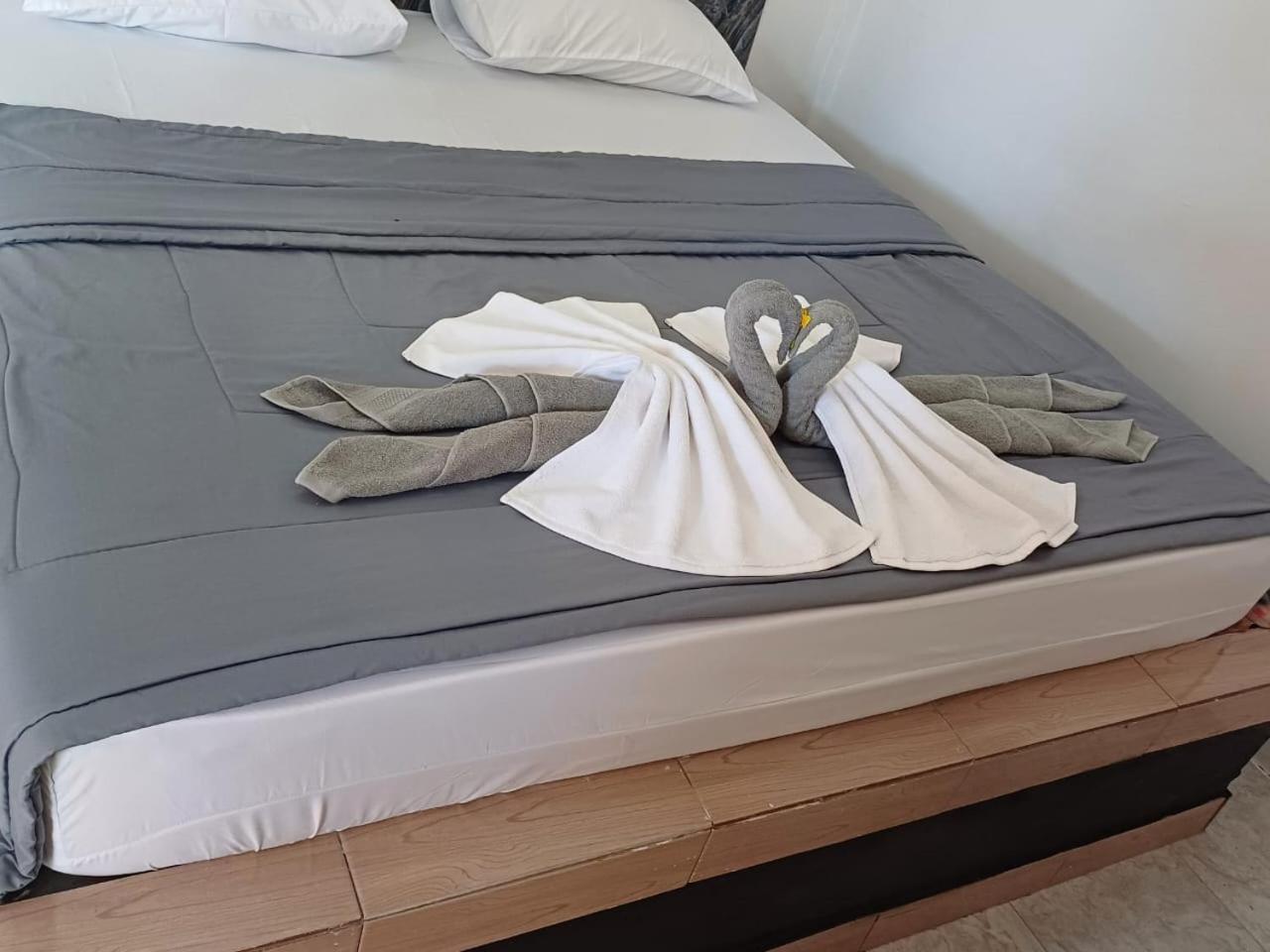 Black Sweet Homestay Dua Gili Air Exteriör bild