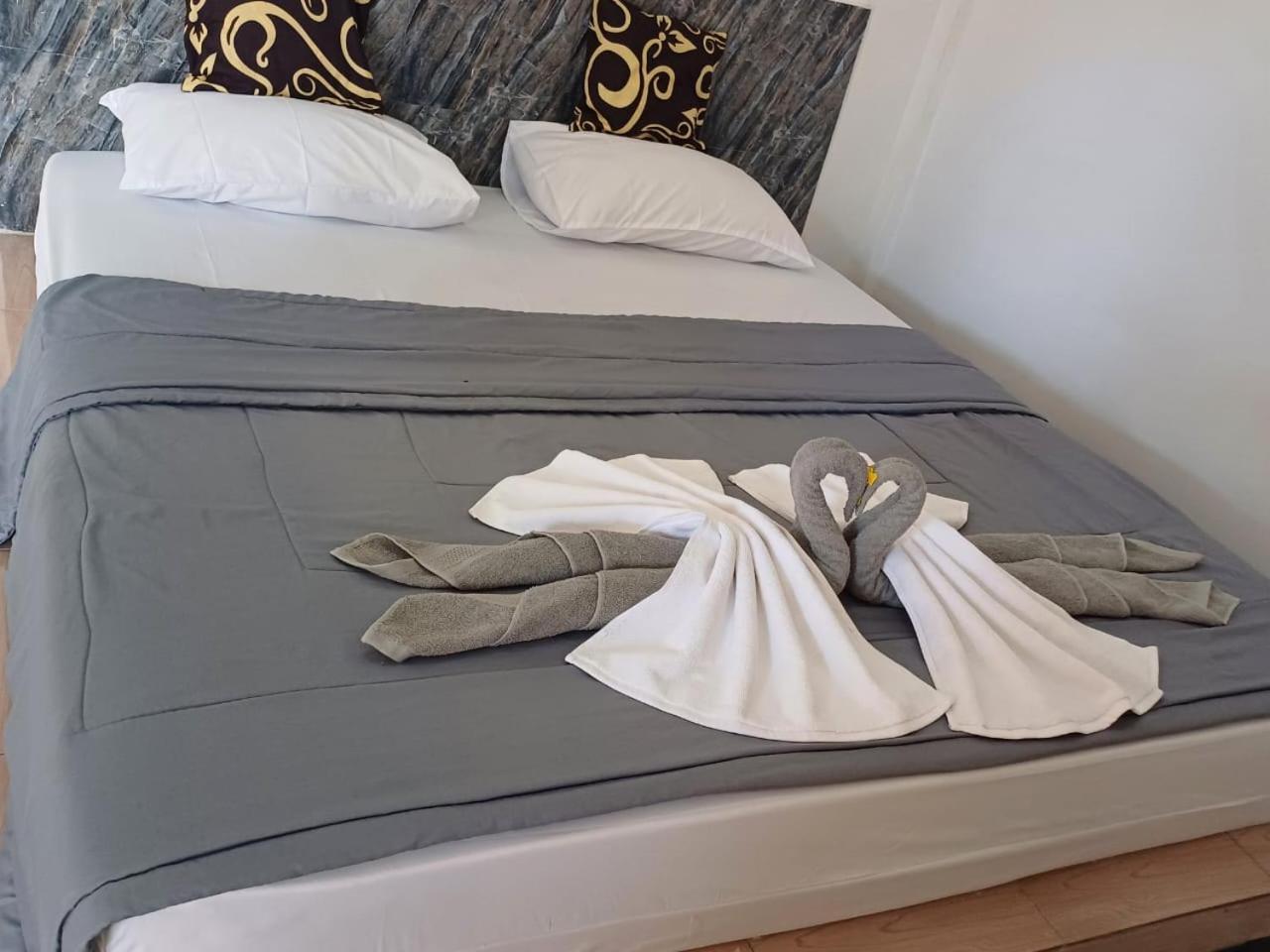 Black Sweet Homestay Dua Gili Air Exteriör bild
