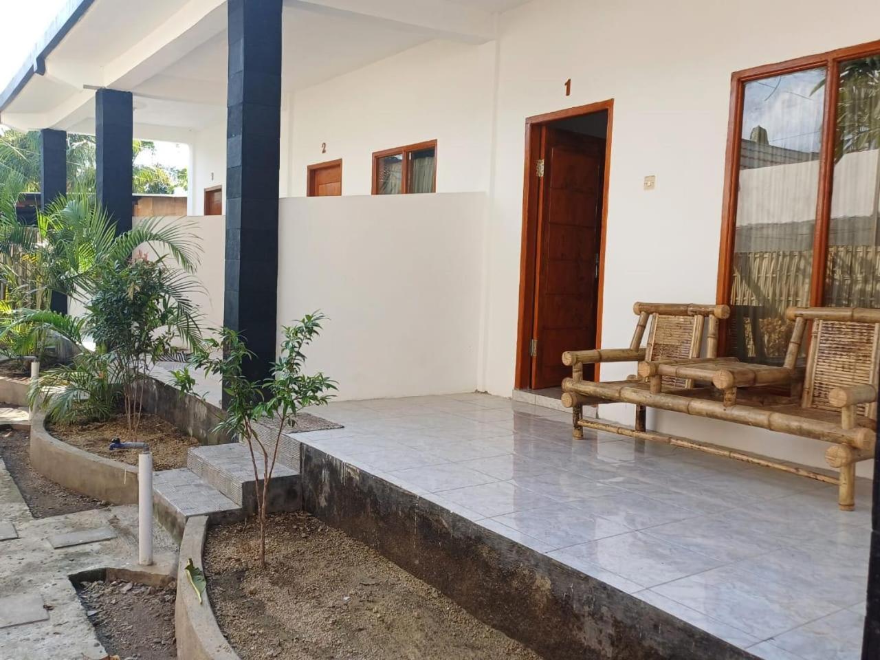 Black Sweet Homestay Dua Gili Air Exteriör bild