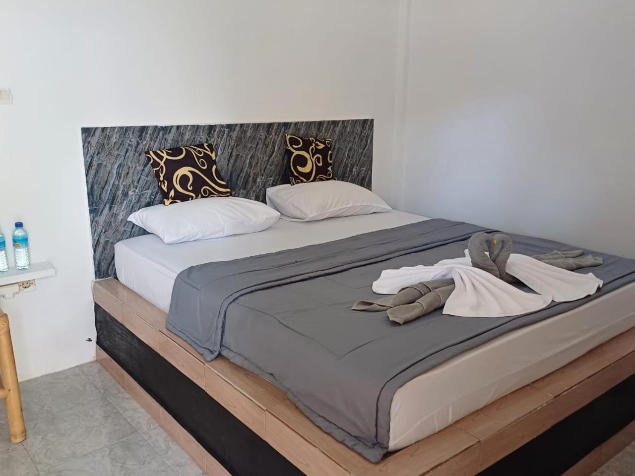 Black Sweet Homestay Dua Gili Air Exteriör bild